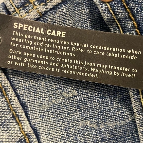 NWT Denizen distressed 5 pocket high waisted Levi jean shorts juniors size 3 - Picture 5 of 6